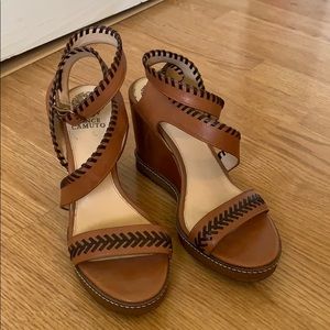 VINCE CAMUTO wedges